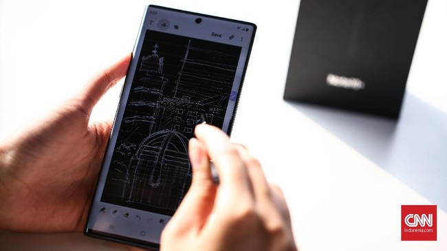 Samsung Galaxy Note 10 punya berbagai fitur andalan, namun bodinya bongsor dan harus ditebus dengan harga yang berat di kantong.