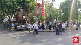 Vonis Gus Nur, Massa Pendukung dan Banser Datangi PN Surabaya