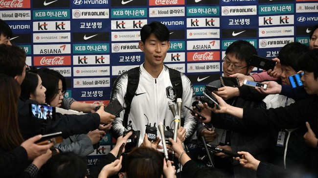 Son Heung Min dijadwalkan pihak Tottenham Hotspur kembali ke London pada akhir Mei 2020 usai menjalani wajib militer empat pekan.