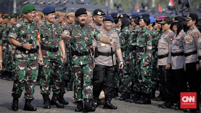 Panglima TNI Hadi Tjahjanto memerintahkan prajurit TNI meningkatkan kewaspadaan dan mencermati perkembangan informasi dari intelijen jelang pelantikan presiden.