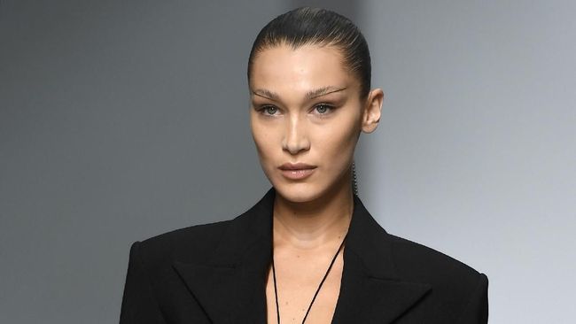 Bella Hadid diduga mengalami pelecehan seksual dan perundungan kala menjadi model untuk Victoria's Secret.