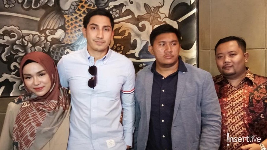 Medina Zein temukan ada aliran dana ke rekening pribadi dan bisnis Irwansyah tanpa sepengetahuan dirinya.