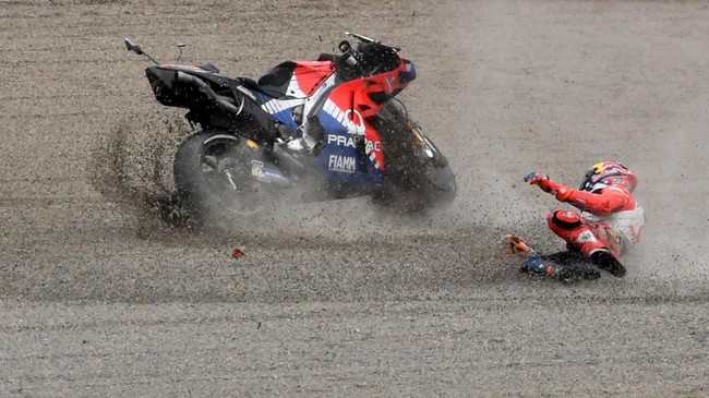 Pramac Racing rider Jack Miller of Australia slides on the sand trap at the V-turn during the second free practice session at the Twin Ring Motegi circuit in Motegi, Tochigi prefecture on October 18, 2019. (Photo by TOSHIFUMI KITAMURA / AFP)