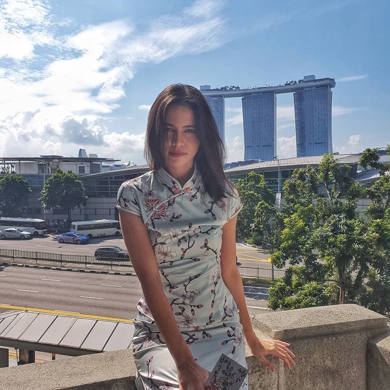Juria Hartmans, teman wanita terbaru Gading Marten mendadak jadi sorotan publik. Sosoknya yang cantik begitu menarik perhatian. 