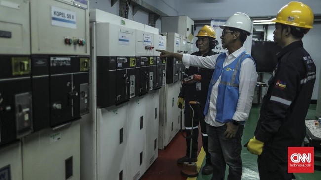 PLN kucurkan Rp735 miliar untuk alirkan listrik ke 433 desa dengan membangun Stasiun Pengisian Energi Listrik (SPEL).