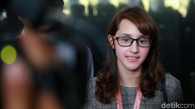 Tsamara Amany diserang dengan berbagai komentar setelah memutuskan keluar dari Partai Solidaritas Indonesia (PSI). Ia disebut "kadrun" hingga "antek Yaman".