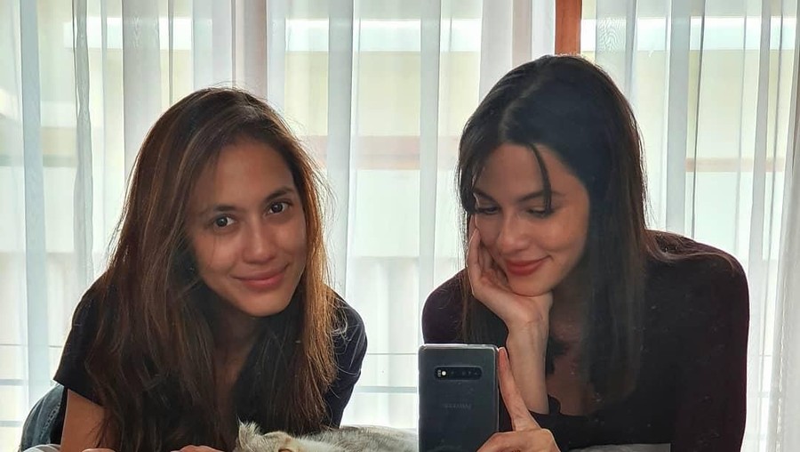 Dekat Sama Gading Marten, Juria Hartmans Ternyata Sahabat Pevita Pearce Sosok Juria Hartman yang dikabarkan dekat dengan Gading Marten ternyata teman dekar Pevita Pearce.
