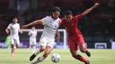 FOTO: Timnas Indonesia U-19 Hajar China 3-1 Timnas Indonesia U-19 tampil apik saat menghajar China 3-1 pada laga uji coba di Stadion Gelora Bung Tomo, Surabaya, Kamis (17/10).