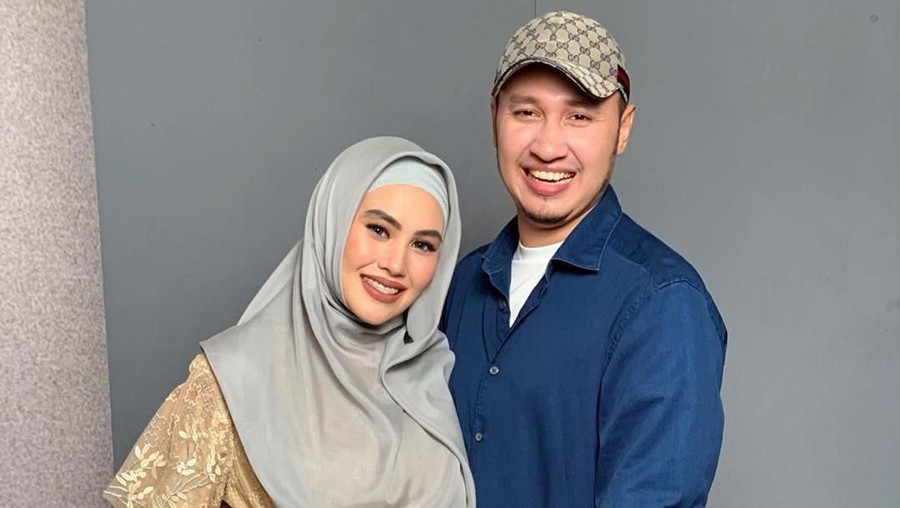 Karika Putri melahirkan anak pertamanya dari Habib Usman bin Yahya.