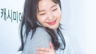 Lakoni Adegan Panas di Ranjang, Kim Go Eun Pernah Jadi Pelayan Kafe