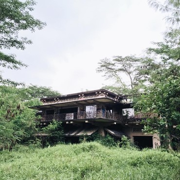 Para Penghuni Tak Kasat Mata di Rumah Mewah 'Crazy Rich Asians'