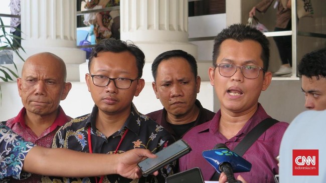 Anggota Tim Advokasi Novel Baswedan, Alghiffari Aqsa yakin ada aktor intelektual di balik dua tersangka yang merupakan anggota polisi tersebut.