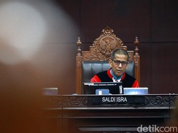 Hakim Konstitusi Saldi Isra Kupas Tuntas DPD-KY dari Kacamata Putusan MK