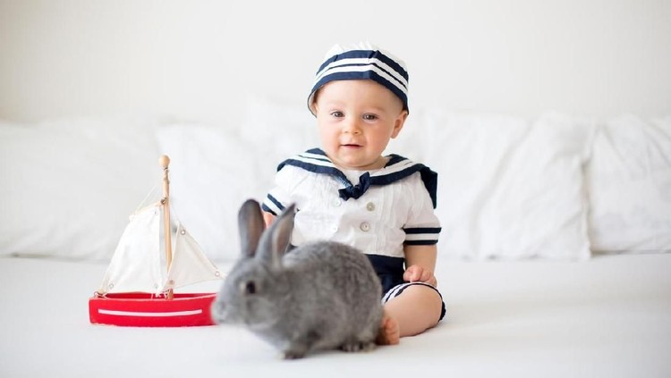 Bunda yang suka traveling, bisa cek nama bayi bermakna penjelajah atau traveller berikut.