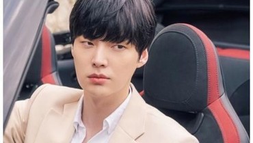 img-title Berat Badan Ahn Jae Hyun Turun Drastis karena Skandal Perceraian