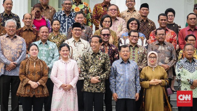 Para ekonom meminta Jokowi merombak total menteri ekonominya karena kinerja mereka gagal total.