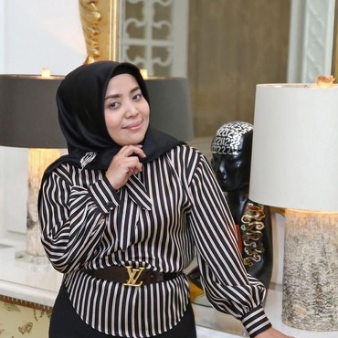 Muzdalifah Akan Jual Rumah Mewahnya, Gimana Nasib Makam Suami?