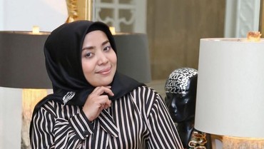 Muzdalifah Akan Jual Rumah Mewahnya, Gimana Nasib Makam Suami?