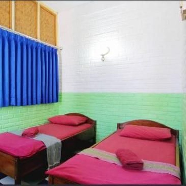 <div><strong>Neo Moritz Homestay</strong></div><div> </div><div>Fasilitasnya ada dua tempat tidur, dapat sarapan, dan wifi juga. Neo Morits letaknya di daerah Pasirkaliki. (Foto: Istimewa)</div>