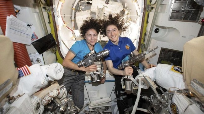 Astronaut wanita AS pecahkan rekor wanita terlama di luar angkasa dalam satu misi.