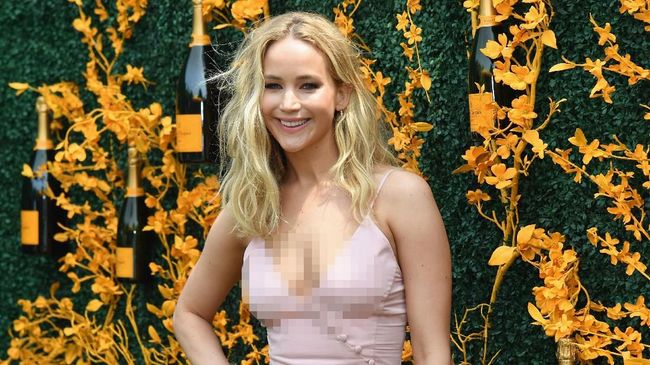Aktris Jennifer Lawrence mengaku sering mabuk dan giting bareng pemeran lain usai menghadiri premiere Hunger Games.