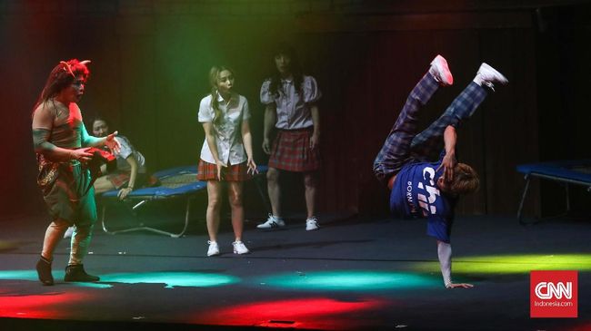 Pementasan drama tanpa dialog dan penuh aksi bertajuk 'Flying' membuat pengunjung Korea Festival 2019 tertawa terbahak-bahak.
