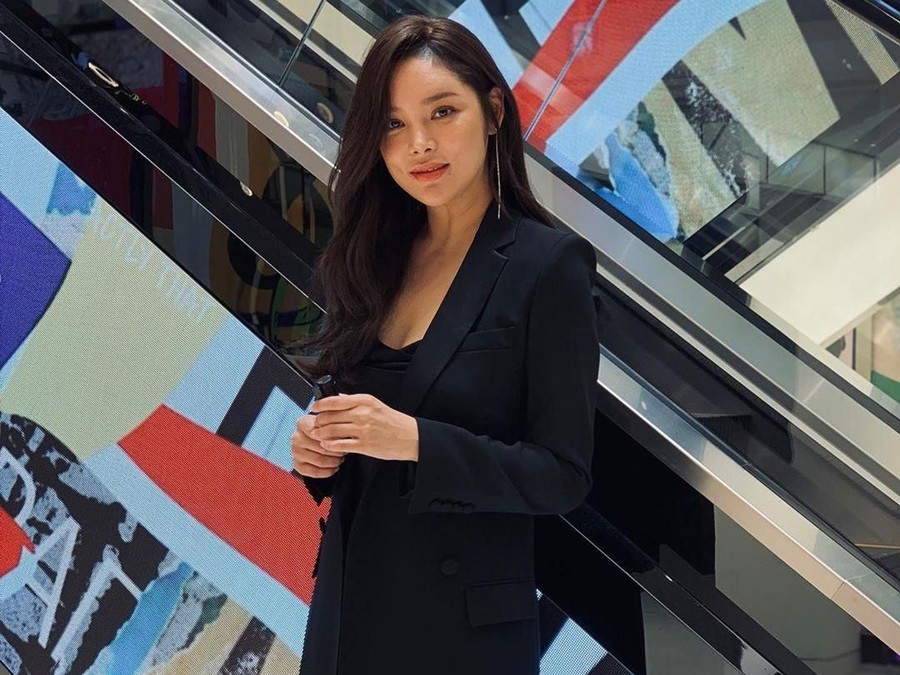Park Si Yeon Deretan aktris dengan wajah Asia ini sempat menggegerkan publik dnegan aksi ranjangnya yang sensasional d film maupun drama.