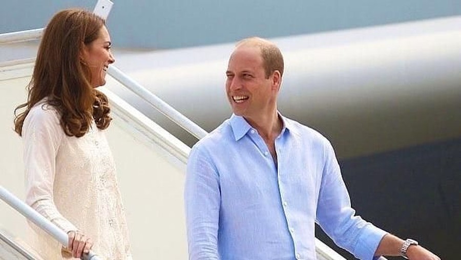 Terjebak badai, pesawat Pangeran William dan Kate Middleton batal mendarat di Islamabad.