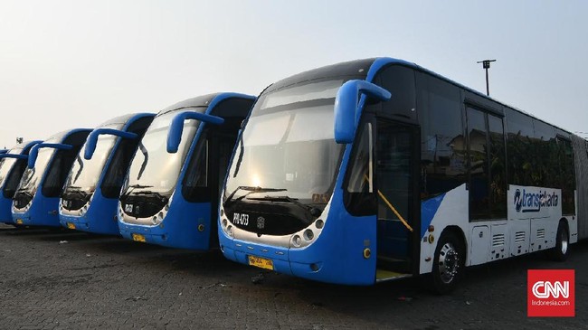 PT TransJakarta menyatakan telah mengambil tindakan terhadap operator bus yang di dalamnya diputar video wanita berbusana vulgar.