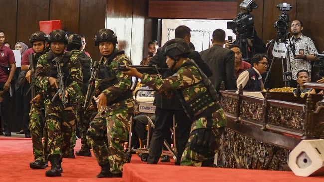 Presiden Jokowi dan semua anggota delegasi akan dilengkapi rompi antipeluru karena Ukraina tengah berperang dengan Rusia.