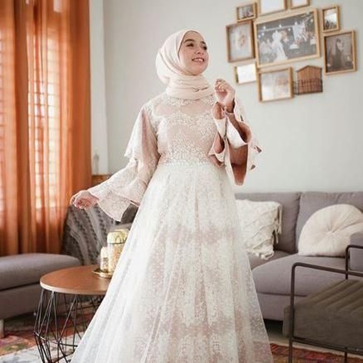 <p>Dress ini bisa Bunda gunakan ke acara-acara formal. Misalnya, menghadiri undangan pernikahan keluarga. (Foto: Instagram @joyagh)</p>