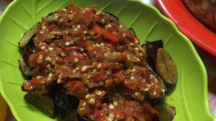 Di episode Bikin Laper kali ini akan berbagai macam kuliner yang dicicipi, mulai dari sambal jengkol, iga kambing, gulai, hingga ramen naga merah.