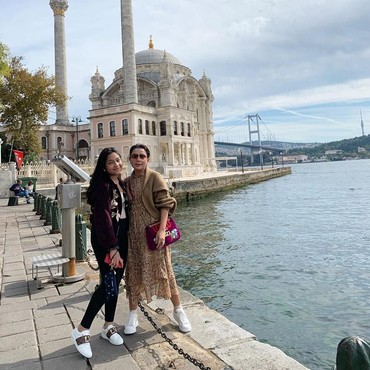 Liburan ke Turki, Anak Mayangsari Pakai Sepatu Seharga Rp11 Juta