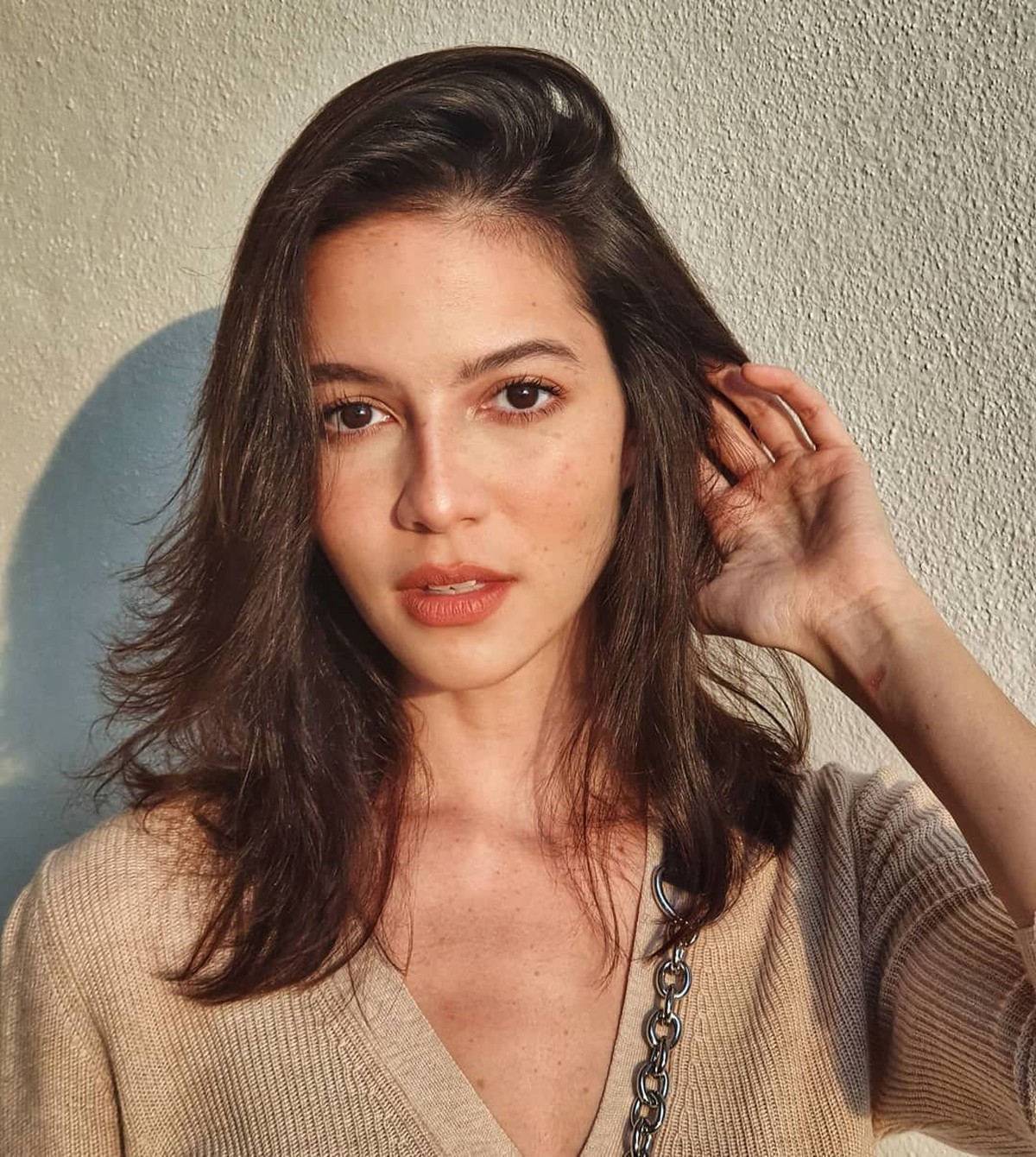 Juria Hartmans&comma; teman wanita terbaru Gading Marten mendadak jadi sorotan publik&period; Sosoknya yang cantik begitu menarik perhatian&period; 