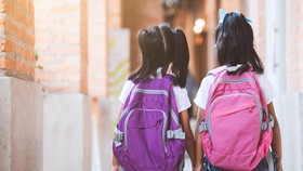 Pekan Pertama PTM: Perlukah Orangtua Antar Anak Ke Sekolah?