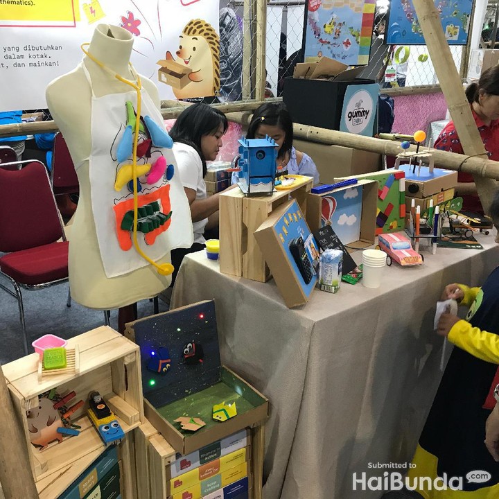 <p>Ada juga mainan-mainan edukasi yang bisa si kecil coba dan Bunda beli di sini.</p>