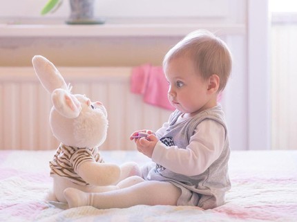 Perkembangan Bayi 9 Bulan, Mulai Kepo dan Mengerti 'Tidak'