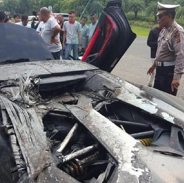 Terpopuler Mobil Raffi Ahmad Terbakar hingga Adegan Ranjang Artis Korea
