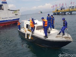 Polisi Tangkap Kapal Penyelundup Baju Bekas dari Malaysia di Riau