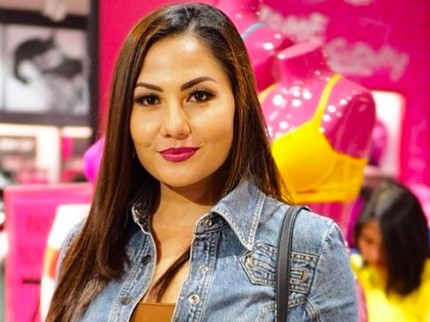 Nikahi Berondong, Ini Foto Emma Waroka Cantik & Seksi di Usia 45