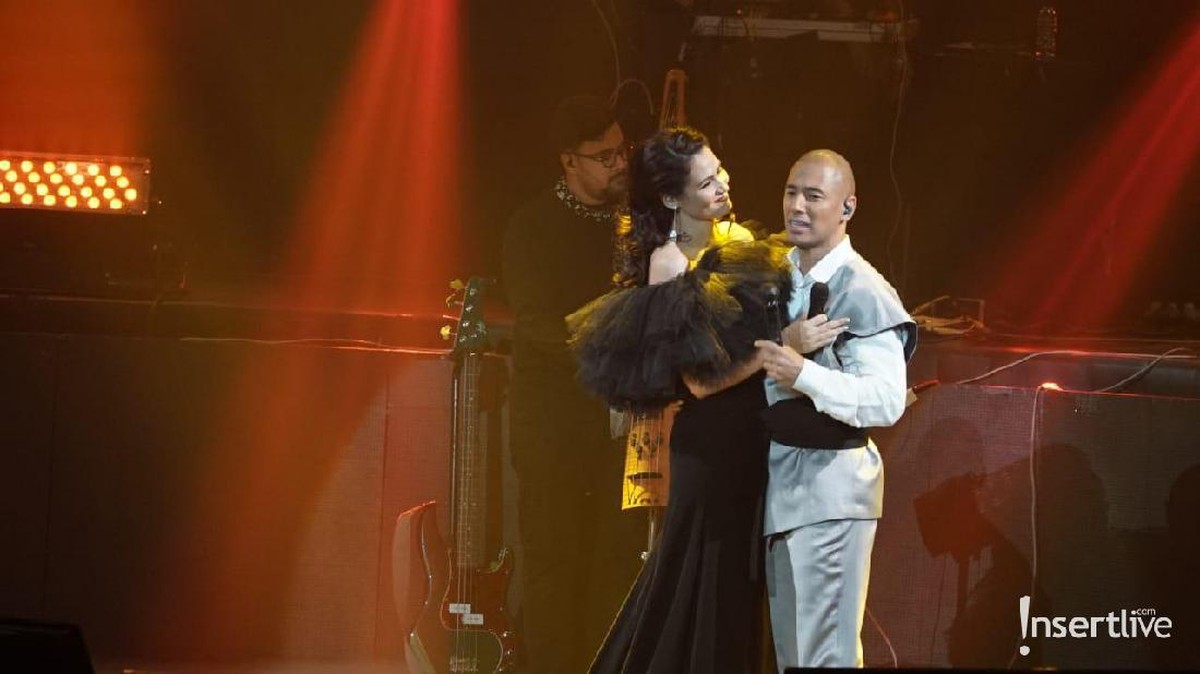 Kemeriahan konser Marcell Siahaan bertajuk Marcell Tujuh Belas yang digelar semalam Sabtu &lpar;18&sol;10&rpar; di Balai Sarbini&comma; Jakarta&period;