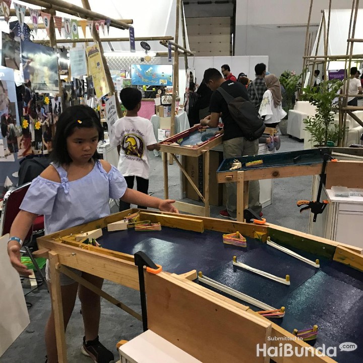 <p>Selain teknologi, Bunda juga bisa mengajak anak-anak untuk bermain board game seperti ini lho.</p>