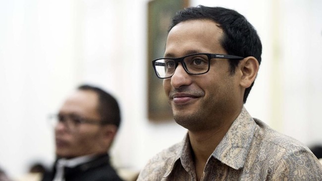 Presiden Jokowi tetap menunjuk Nadiem Makarim memimpin Kemendikbud yang kini ditambah nomenklatur baru menaungi Ristek yang dilebur dari Kemenristek.