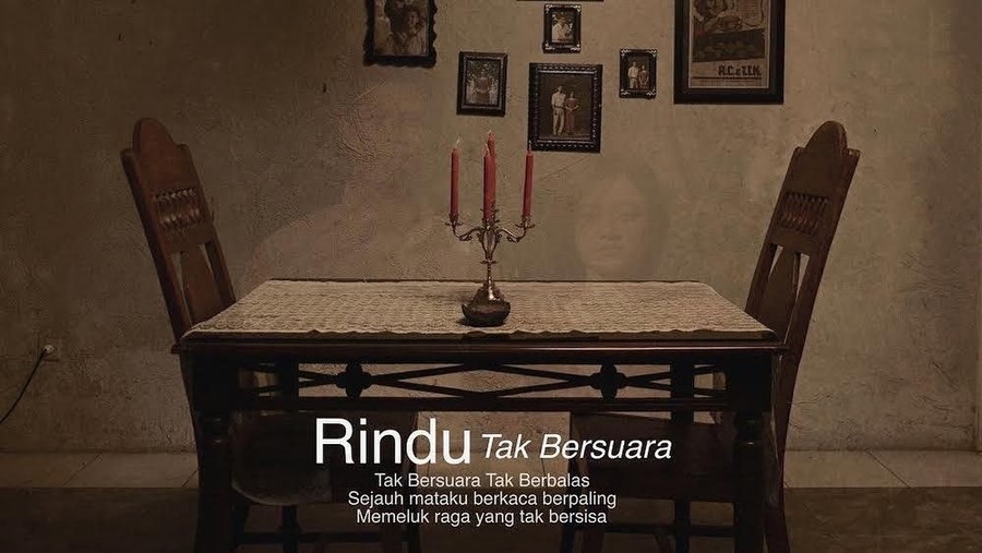 Lirik lagu dan video musik Rindu Tak Bersuara yang dibawakan oleh Alffy Rev featuring Feby Putri.