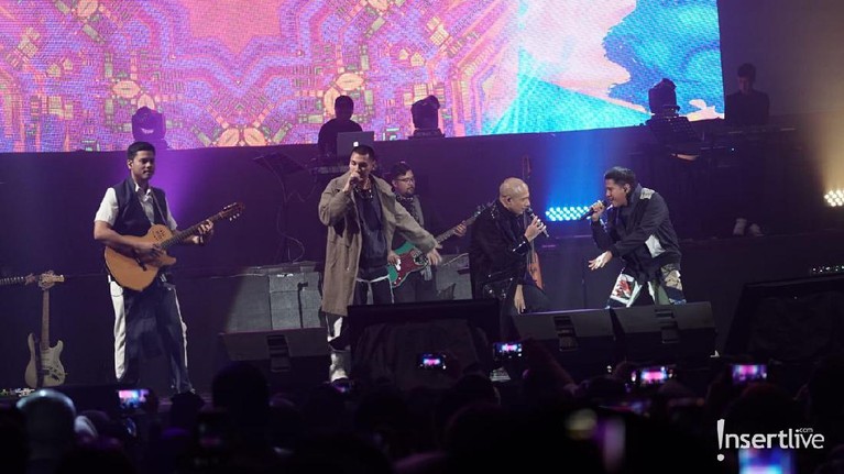 Kemeriahan konser Marcell Siahaan bertajuk Marcell Tujuh Belas yang digelar semalam Sabtu (18/10) di Balai Sarbini, Jakarta.