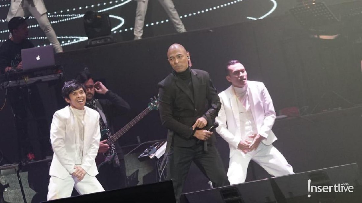 Kemeriahan konser Marcell Siahaan bertajuk Marcell Tujuh Belas yang digelar semalam Sabtu &lpar;18&sol;10&rpar; di Balai Sarbini&comma; Jakarta&period;