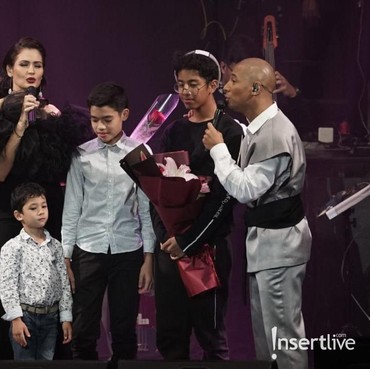 Anak-anak Jadi Kejutan Terindah Konser 17 Tahun Marcell Berkarya