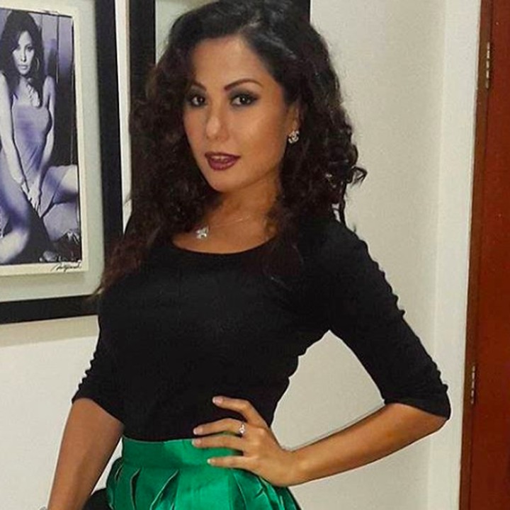 Bunda awet muda cocok nih disematkan pada Emma Waroka. Setuju, Bun? (Foto: Instagram/ @emmawarokkaofficial)