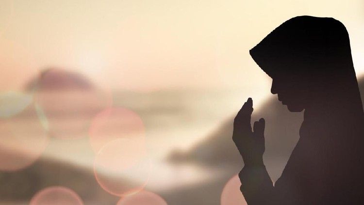 ilustrasi nabi muhammad Woman hands praying for blessing from god on sunset background