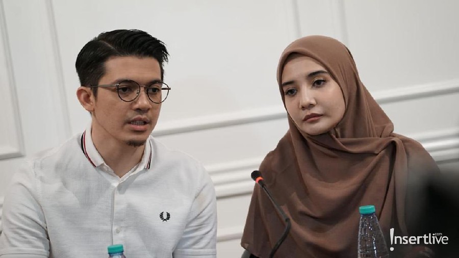 Irwansyah dan Zaskia Sungkar hari ini mendatangi Polrestabes Bandung guna memenuhi panggilan polisi terkait laporan Medina Zein soal dugaan penggelapan dana.